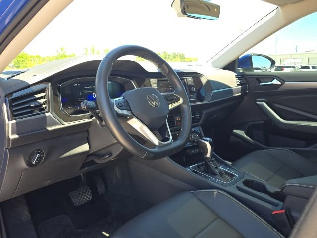 Used 2023 Volkswagen Jetta SE FWD image 18