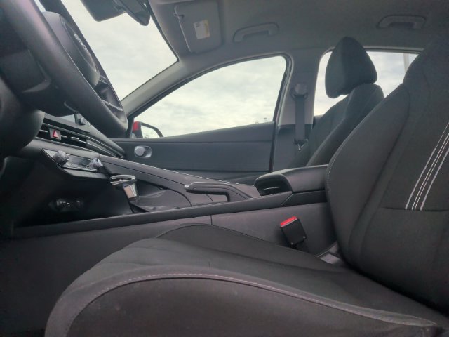 Used 2023 Hyundai Elantra SEL FWD image 15