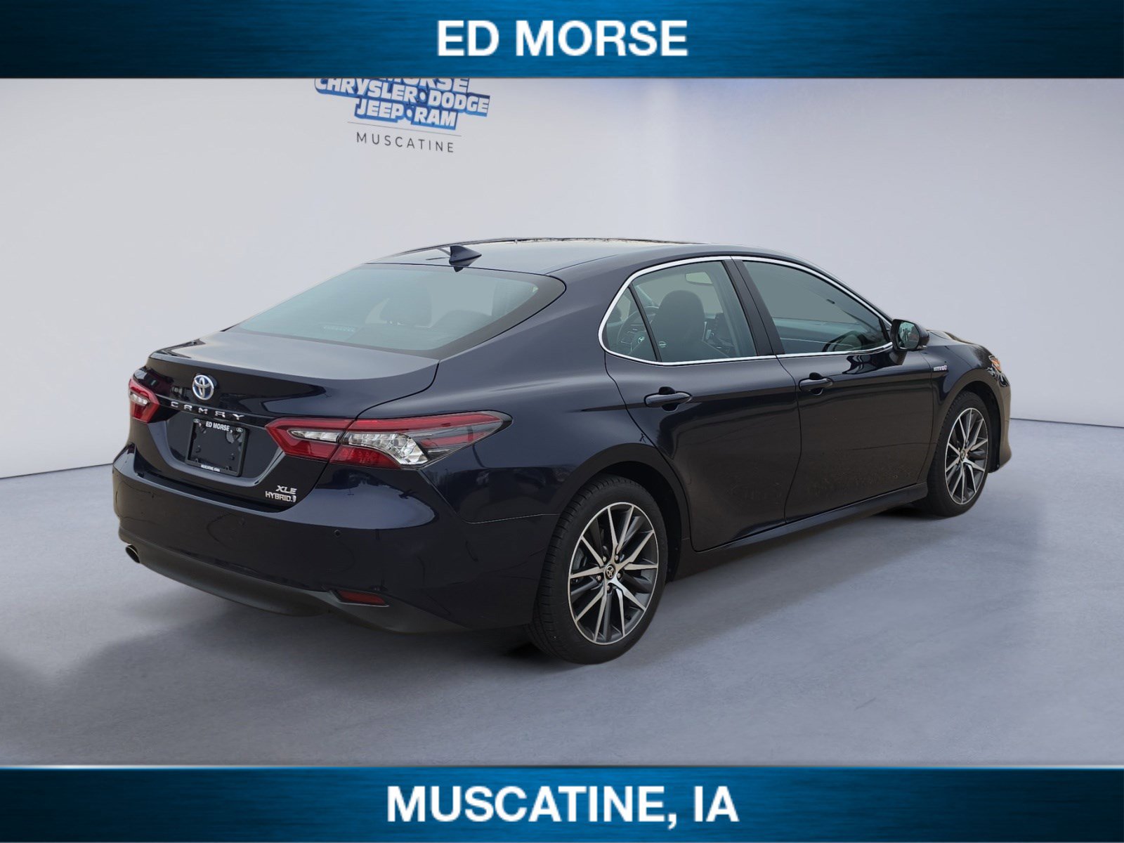 Used 2021 Toyota Camry XLE w/ Navigation Upgrade Package FWD image 5