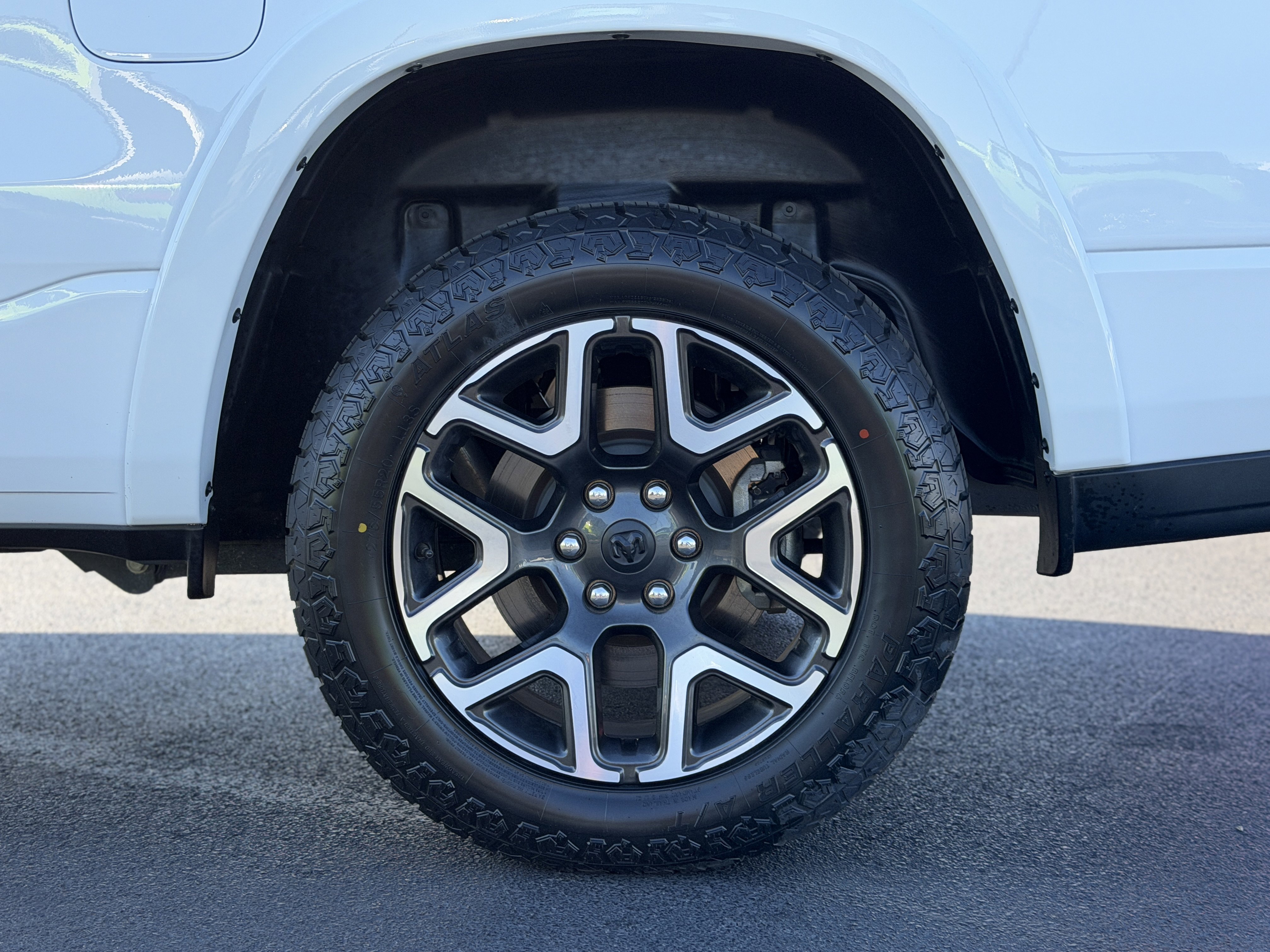 Used 2025 RAM 1500 Laramie AWD/4WD image 9