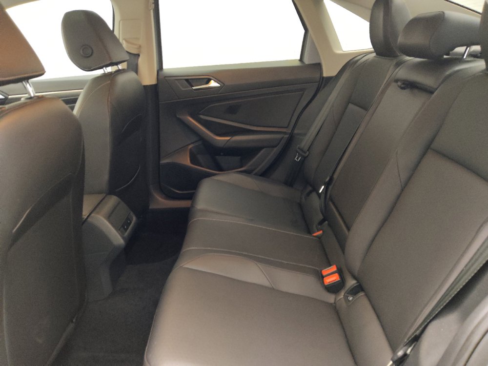 Used 2019 Volkswagen Jetta SEL w/ Cold Weather Package FWD image 18
