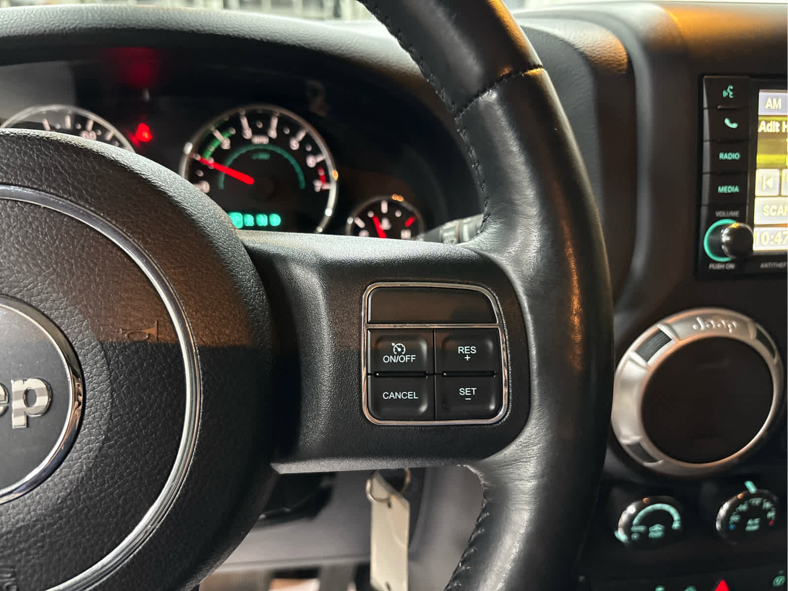 Used 2014 Jeep Wrangler Unlimited Sahara w/ Connectivity Group image 18