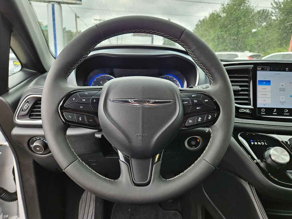 Used 2025 Chrysler Pacifica Limited FWD image 27