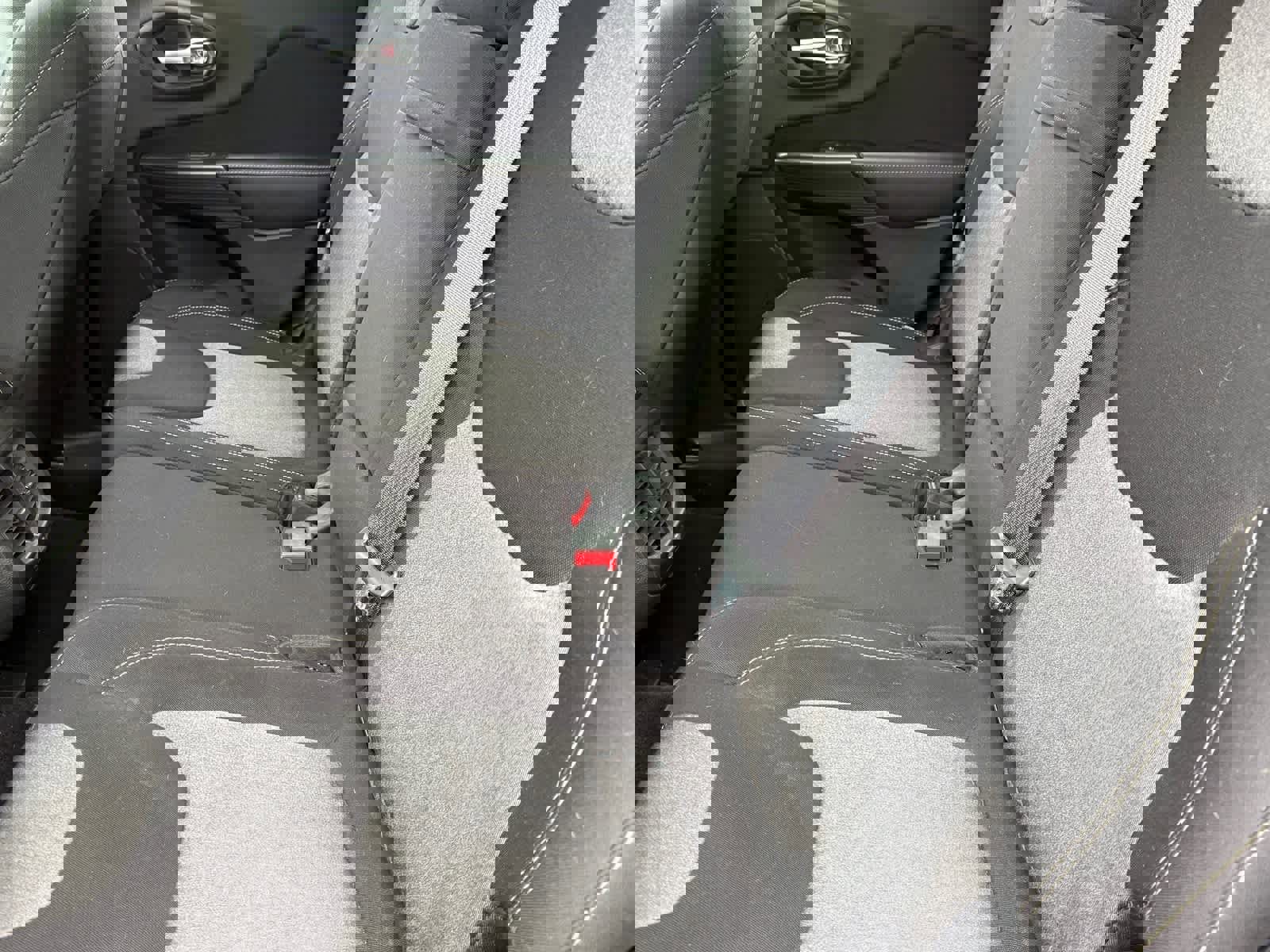 Used 2016 Jeep Cherokee Sport image 11