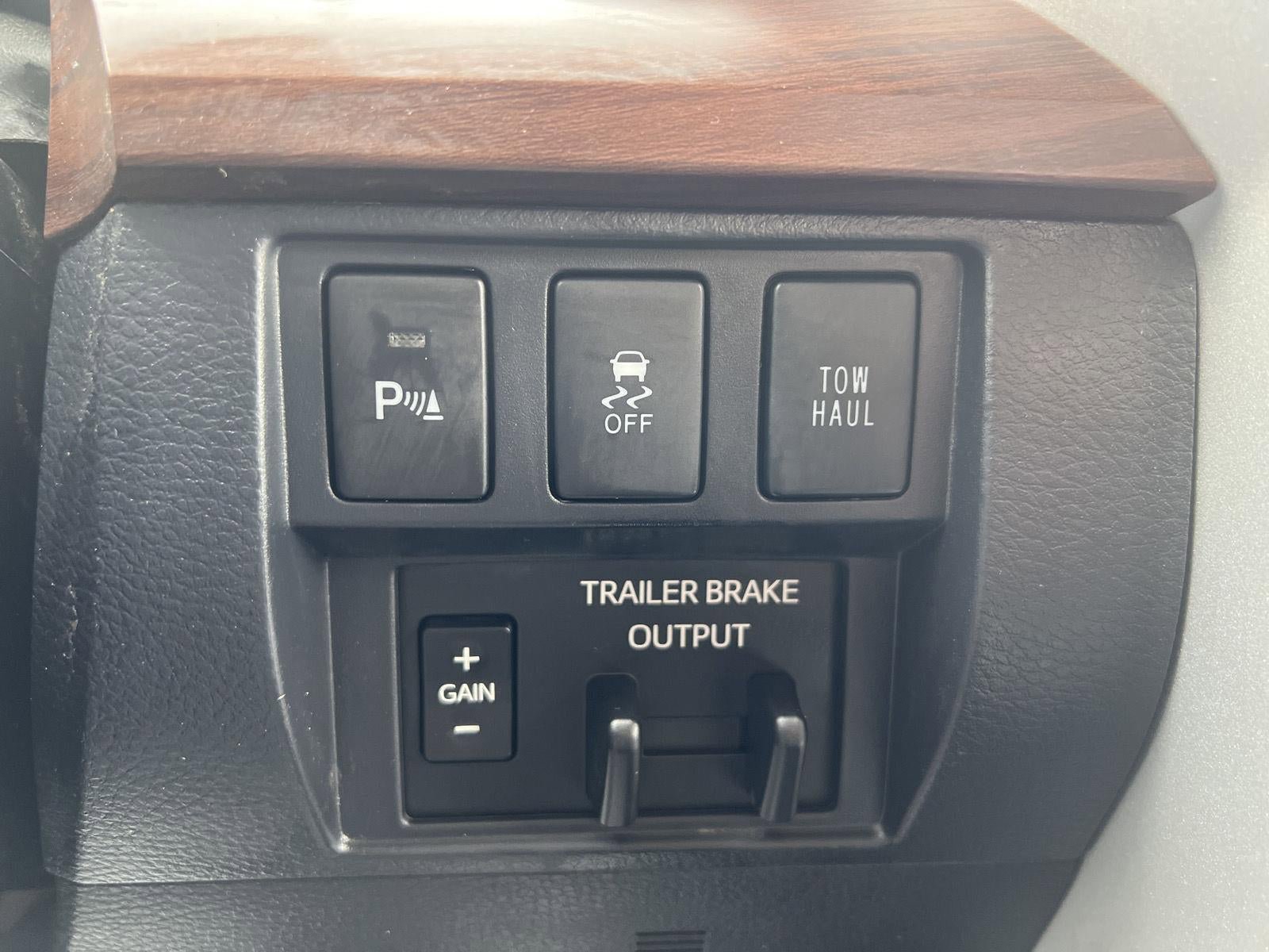 Used 2018 Toyota Tundra Limited w/ Limited Premium Package AWD/4WD image 25