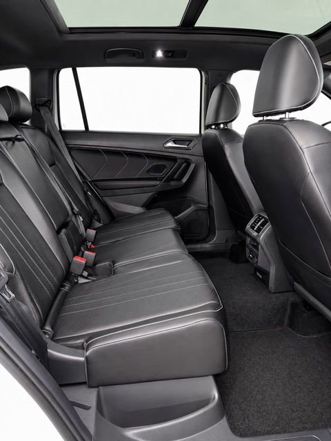 Used 2023 Volkswagen Tiguan SE R-Line AWD/4WD image 18