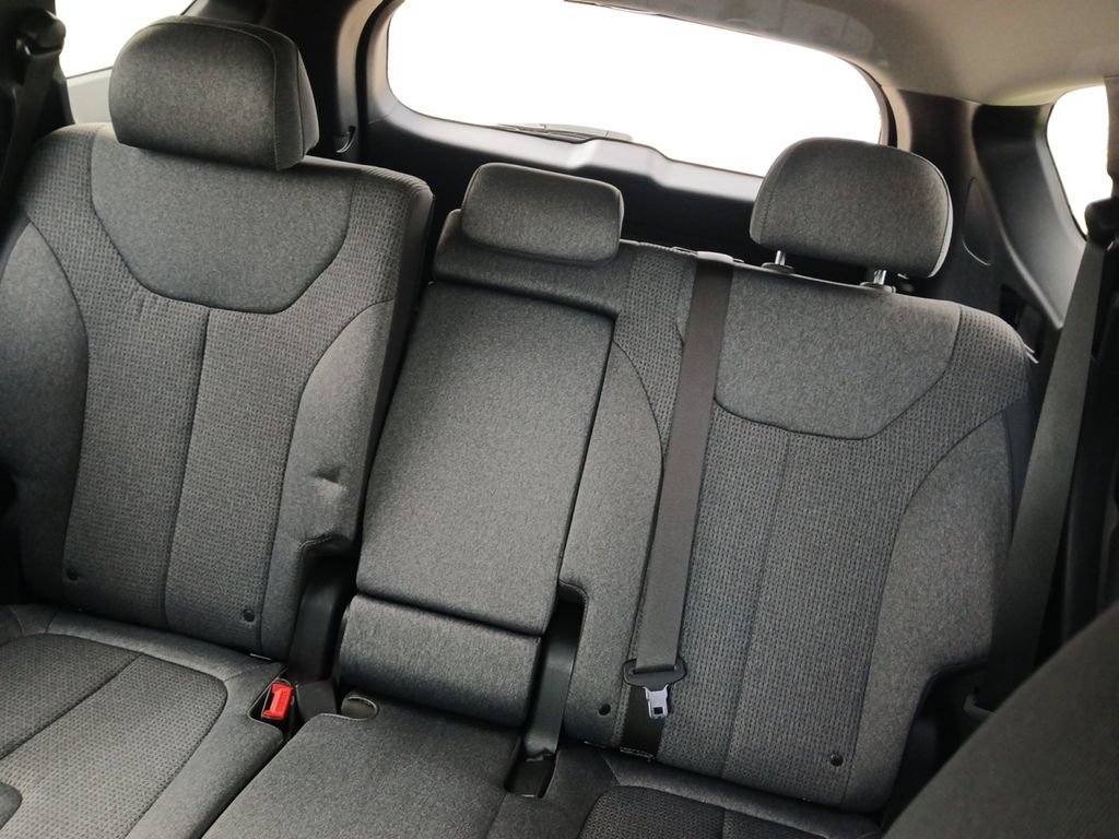 Used 2023 Hyundai Santa Fe SEL FWD image 12