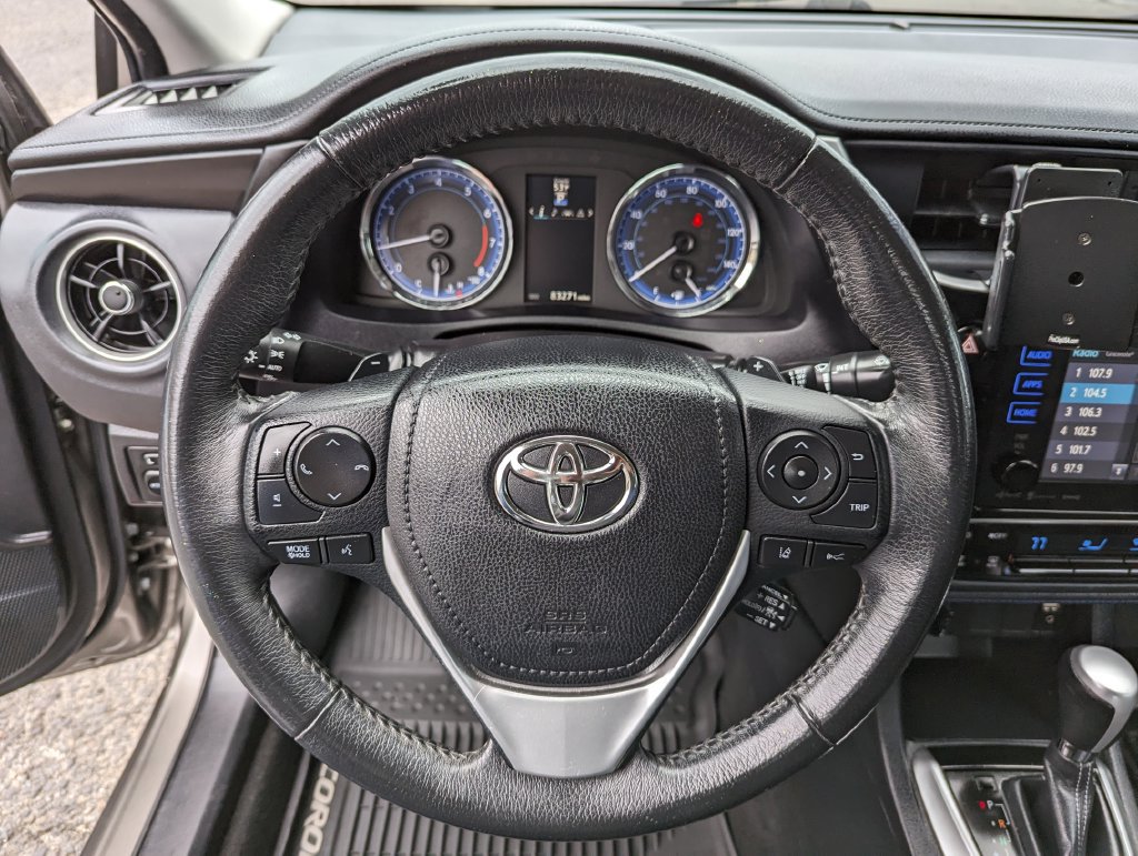 Used 2017 Toyota Corolla SE w/ SE Premium Package FWD image 15