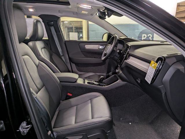 New 2026 Volvo XC40 B4 Core w/ Protection Package FWD image 27