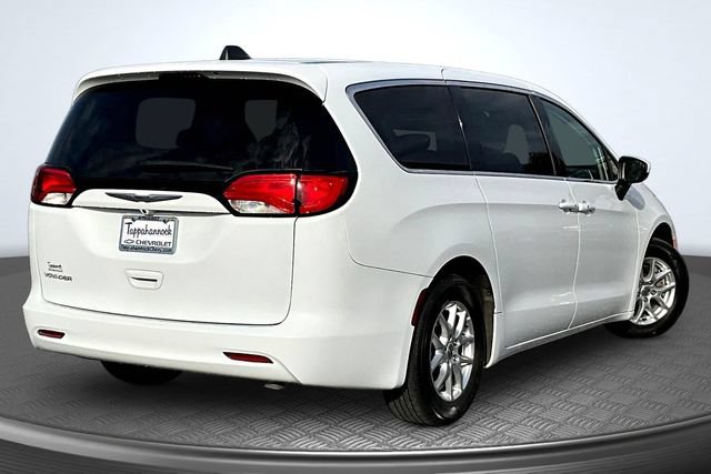 Used 2022 Chrysler Voyager LX FWD image 6