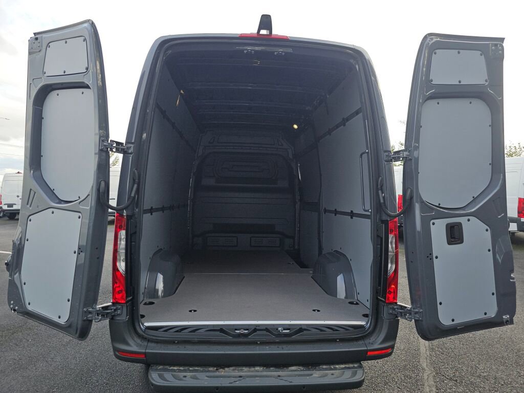 New 2025 Mercedes-Benz Sprinter 2500 image 12