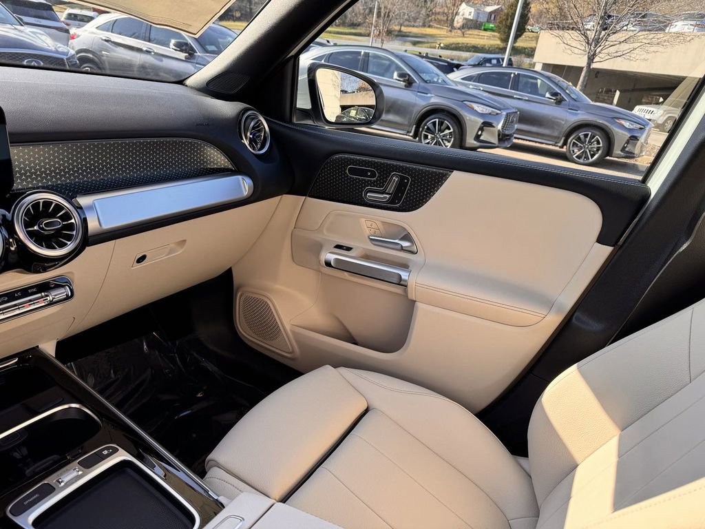 Certified 2025 Mercedes-Benz GLB 250 4MATIC image 31