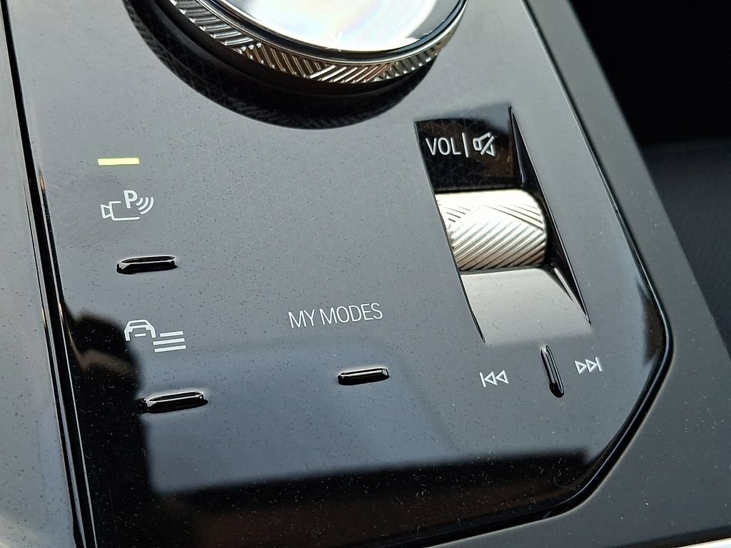 Used 2024 BMW iX xDrive50 w/ Sport Package AWD/4WD image 18