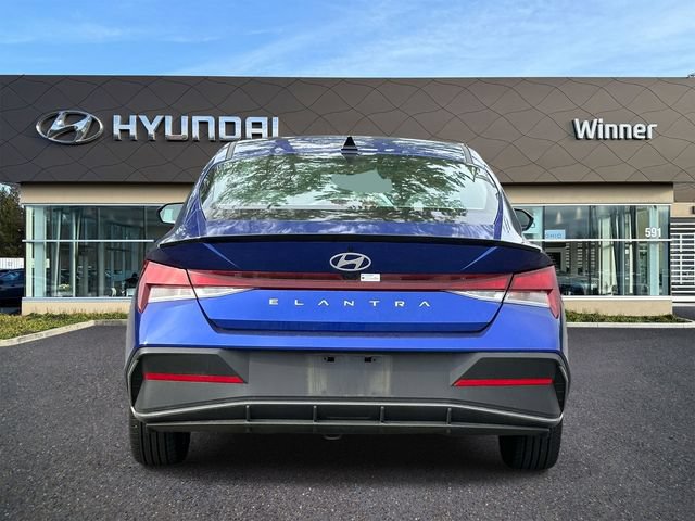 Certified 2025 Hyundai Elantra Sport FWD image 3