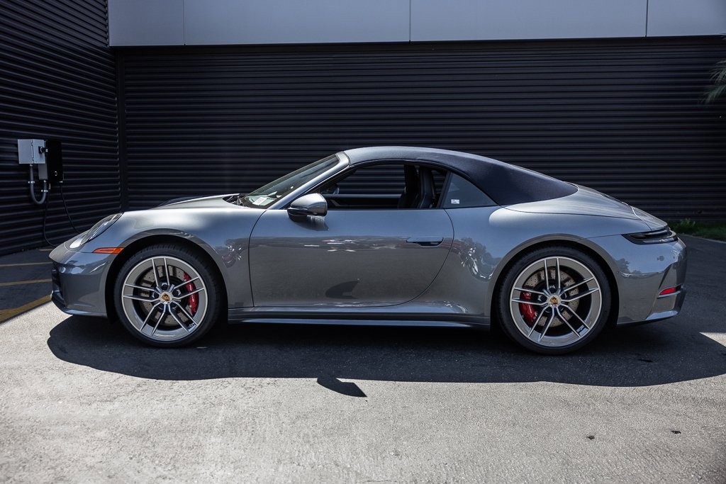 Used 2025 Porsche 911 Carrera S image 2