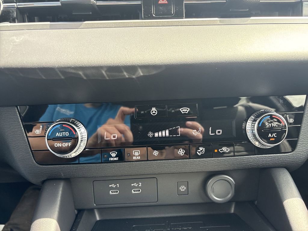 New 2026 Mitsubishi Outlander SE AWD/4WD image 16