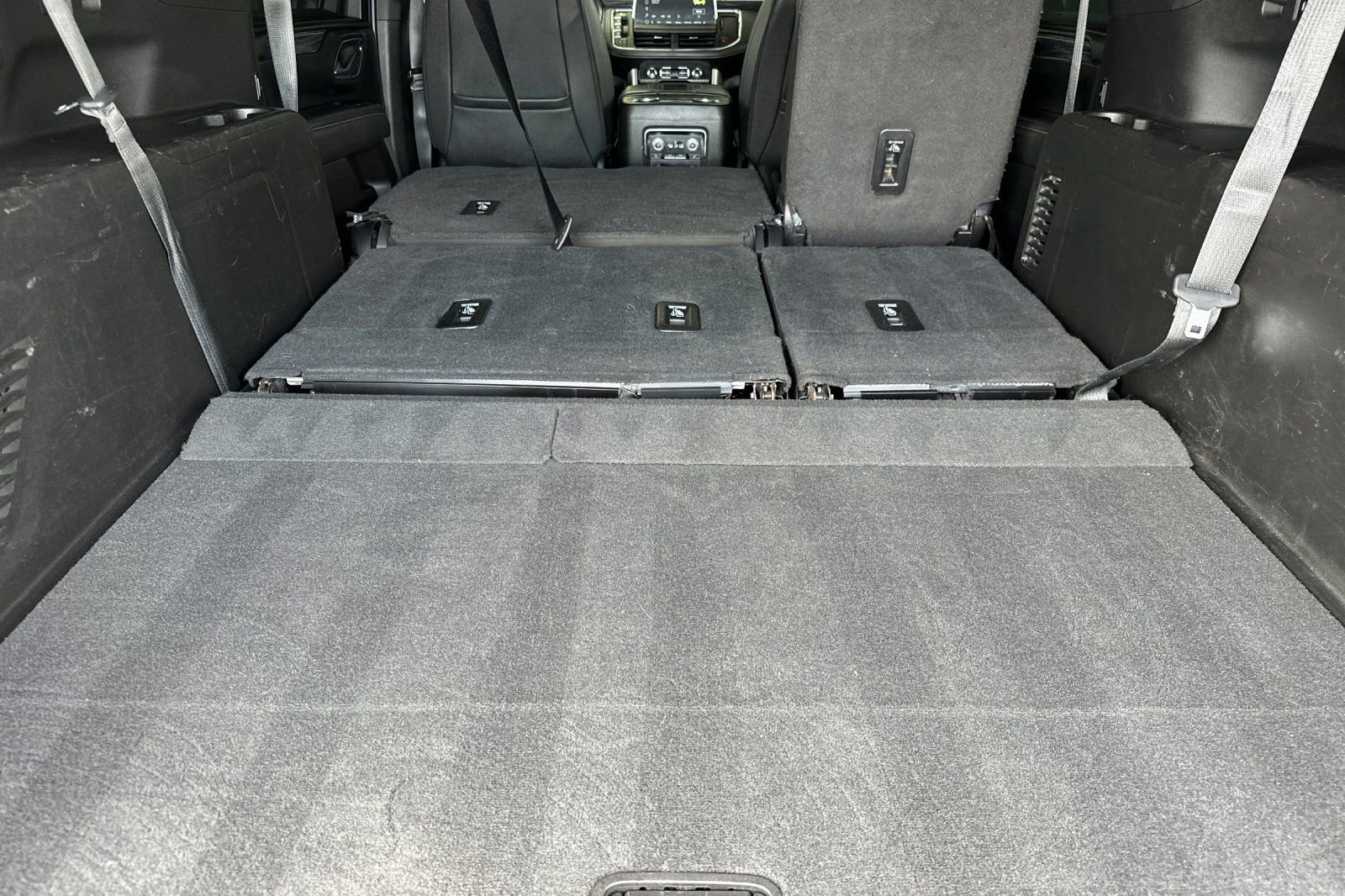 Used 2022 GMC Yukon XL SLT w/ SLT Luxury Package RWD image 16