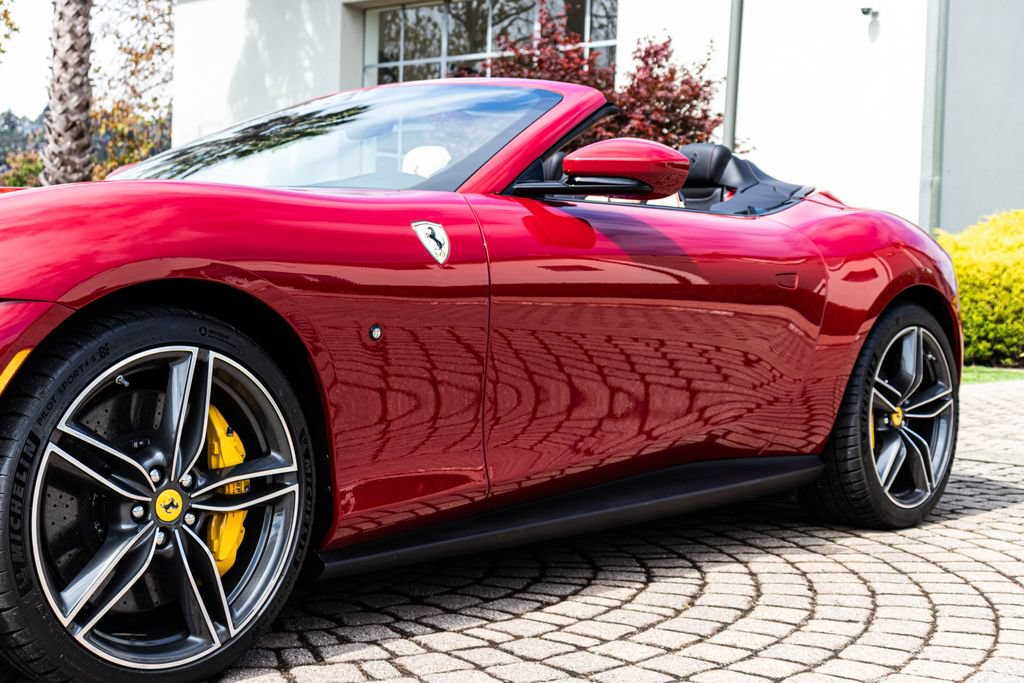 Certified 2025 Ferrari Roma Spider RWD image 29
