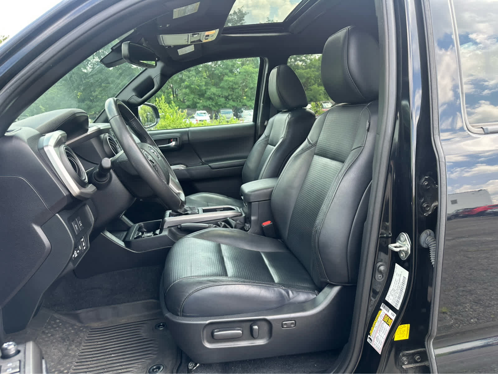 Used 2021 Toyota Tacoma Limited w/ Nightshade Package AWD/4WD image 10