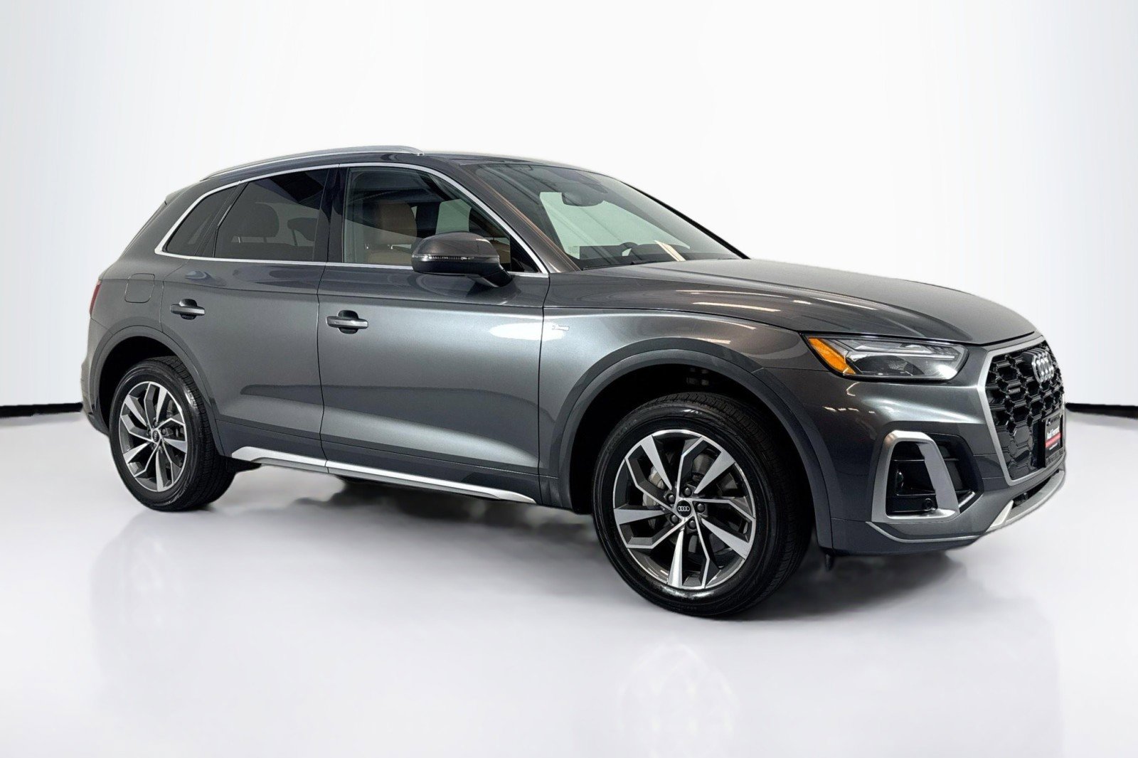 Used 2022 Audi Q5 2.0T Premium w/ Convenience Package AWD/4WD image 3