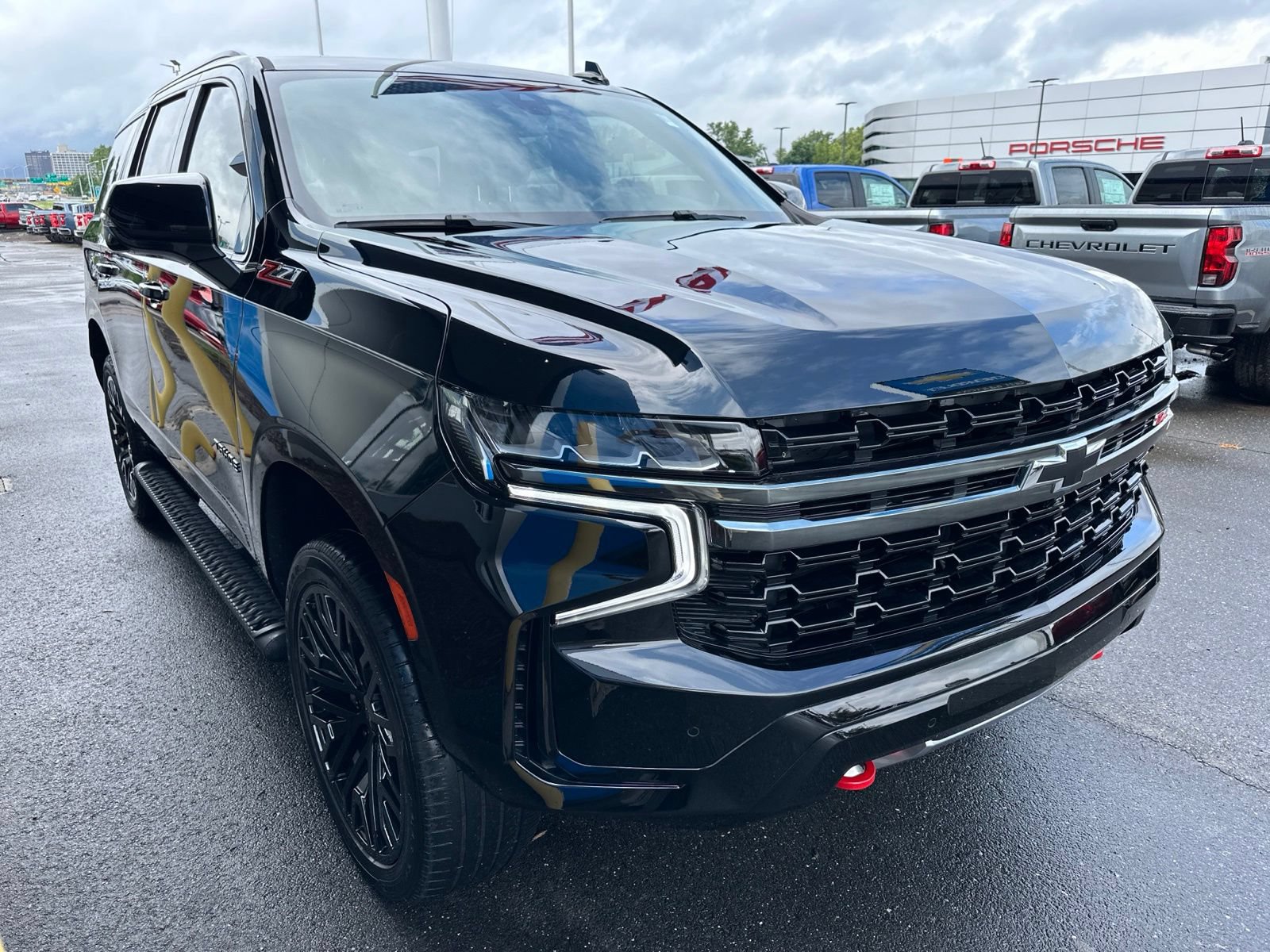 Used 2021 Chevrolet Tahoe Z71 w/ Z71 Off-Road Package AWD/4WD image 3