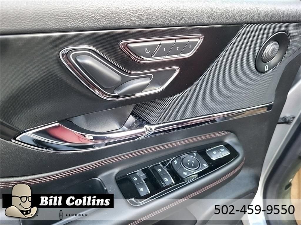 New 2024 Lincoln Corsair Reserve FWD image 11