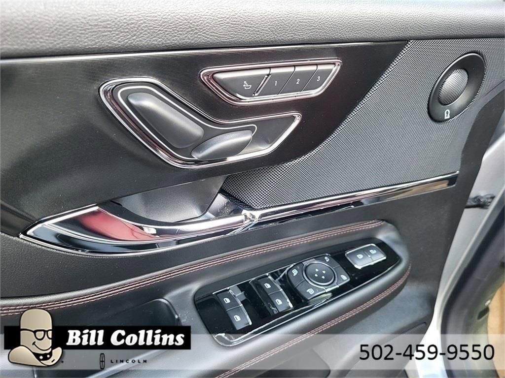 New 2024 Lincoln Corsair Reserve w/ Equipment Group 202A image 11