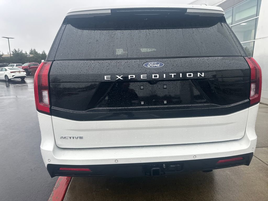 Used 2025 Ford Expedition Active image 3