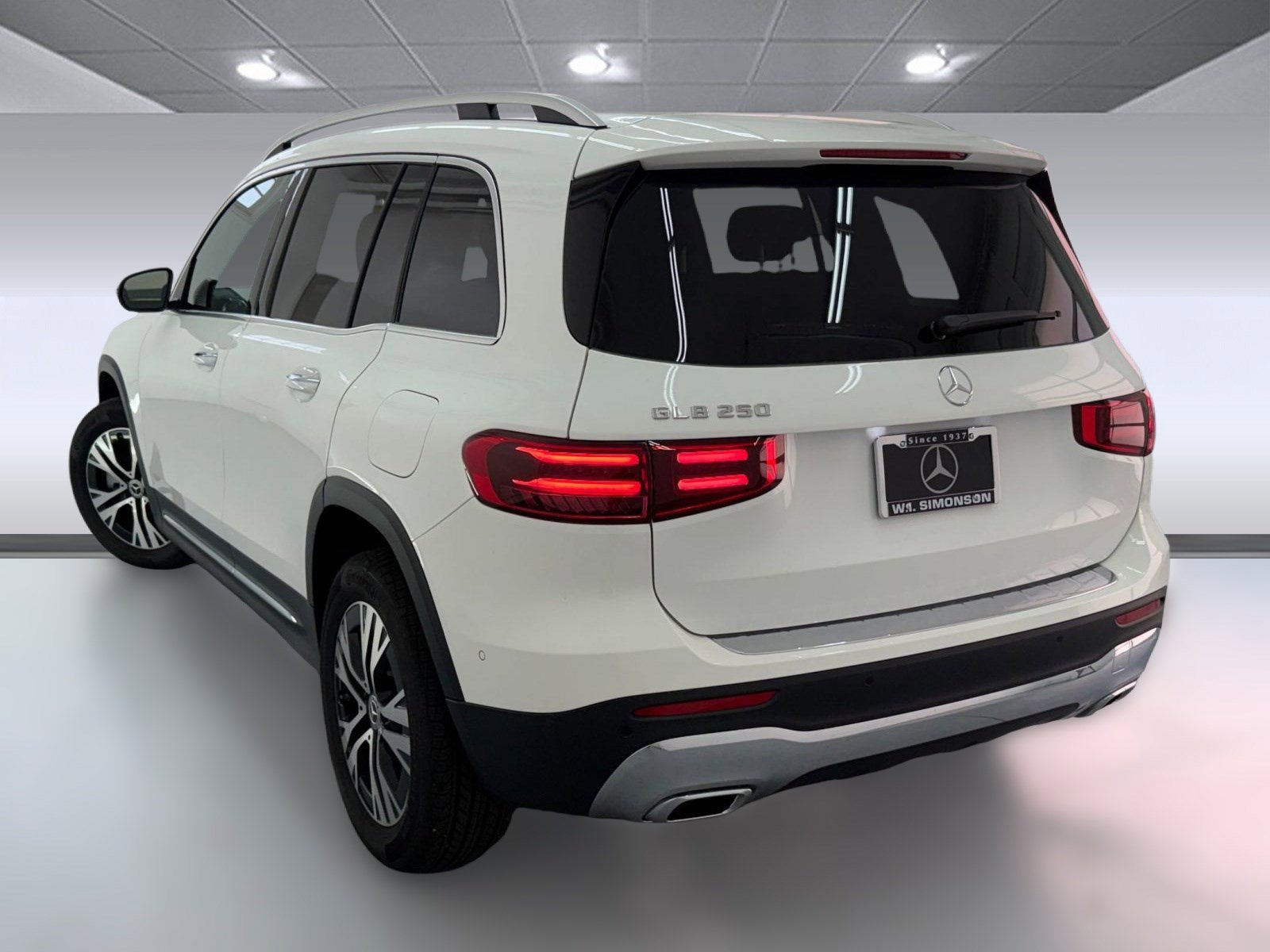 New 2026 Mercedes-Benz GLB 250 image 2