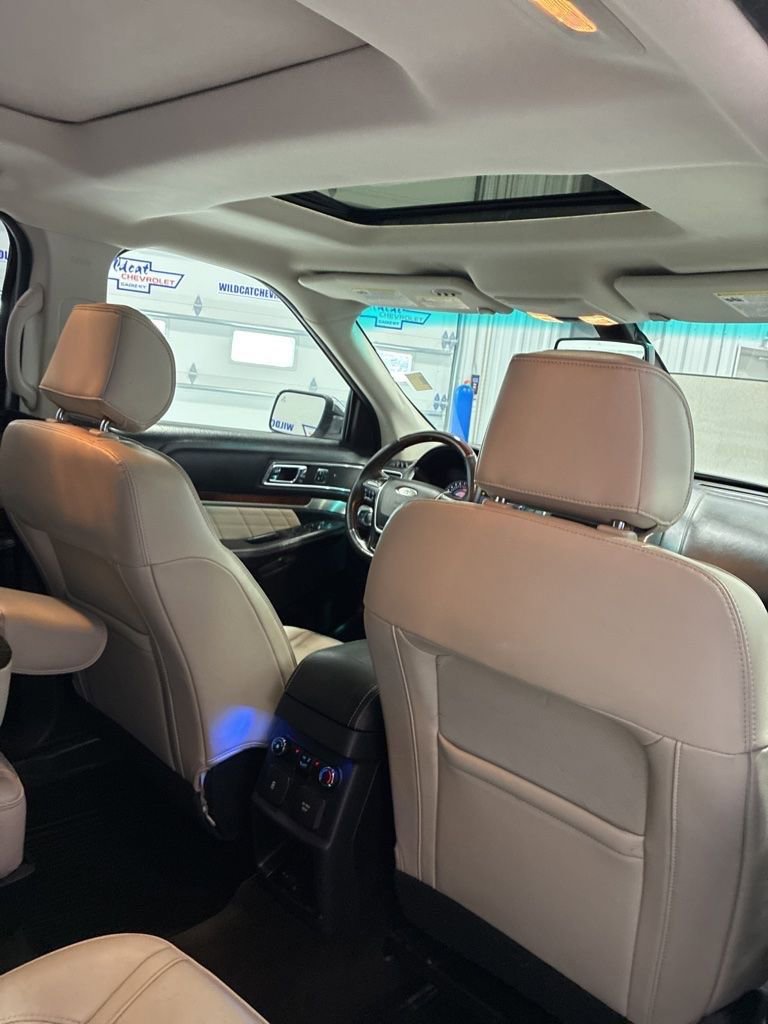 Used 2016 Ford Explorer Platinum image 27