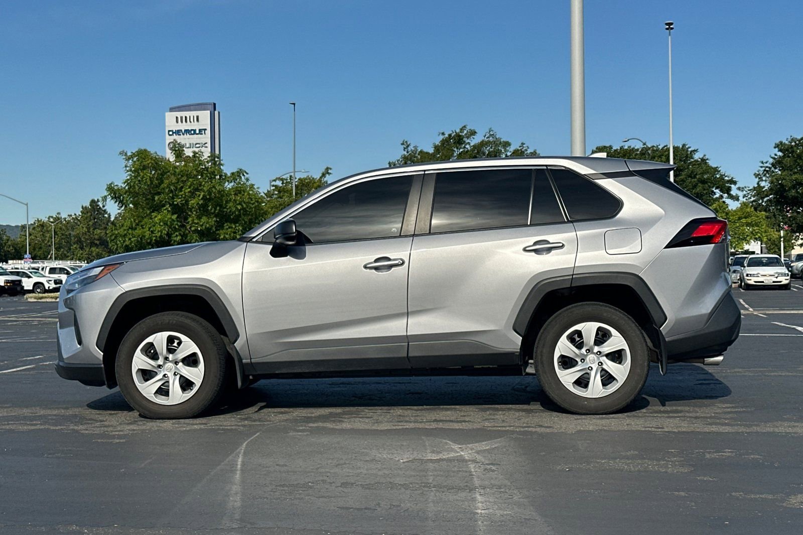 Used 2024 Toyota RAV4 LE FWD image 7