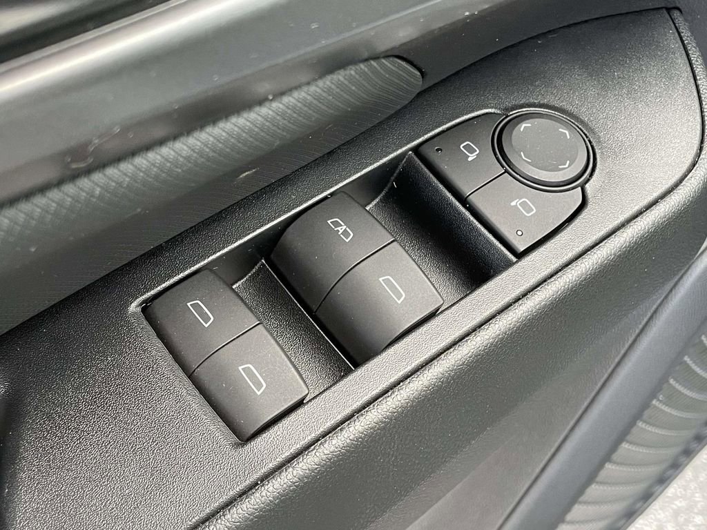 Used 2024 Chevrolet Equinox EV RS image 6