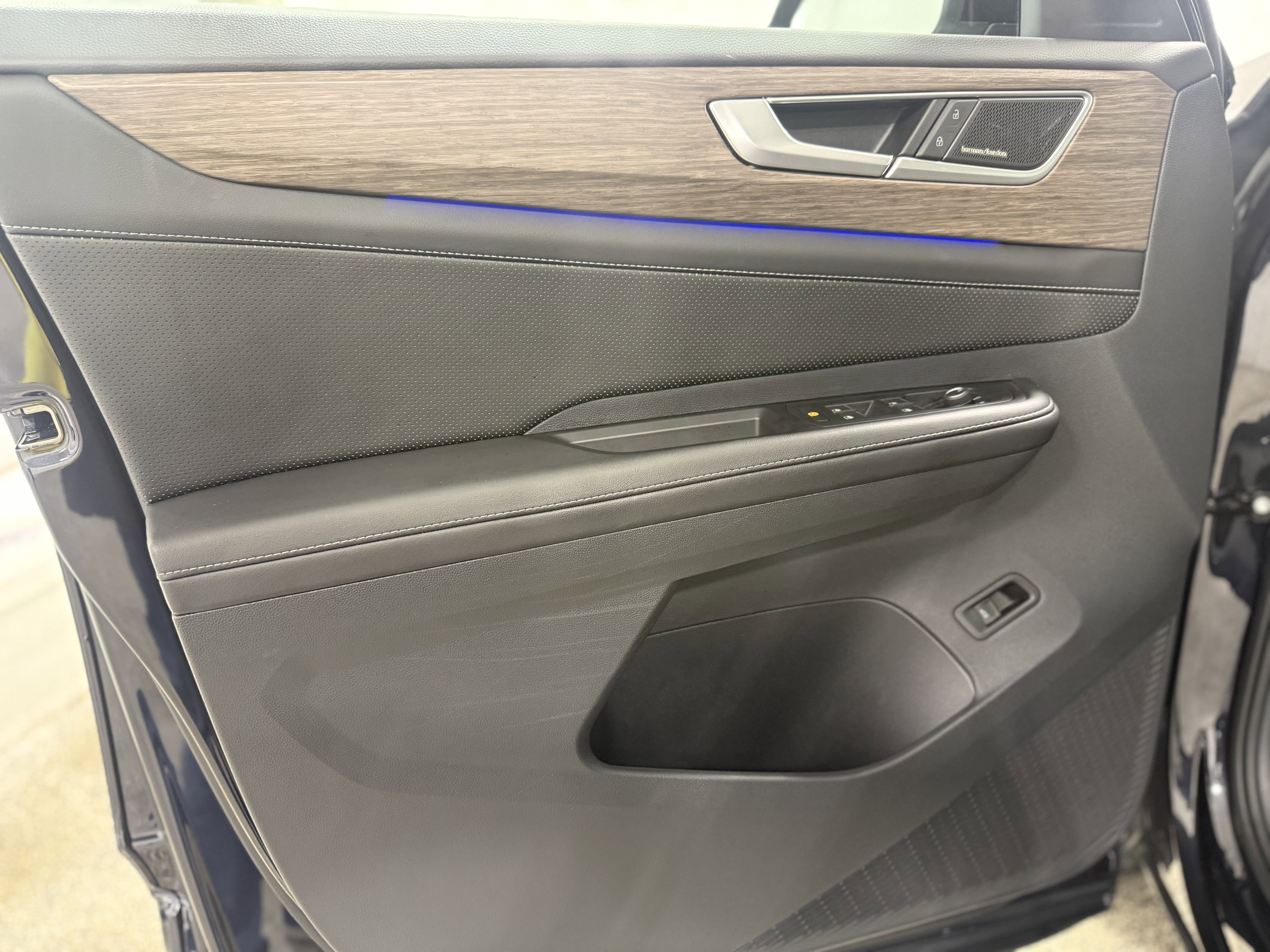 Used 2024 Volkswagen Atlas SEL Premium R-Line image 13