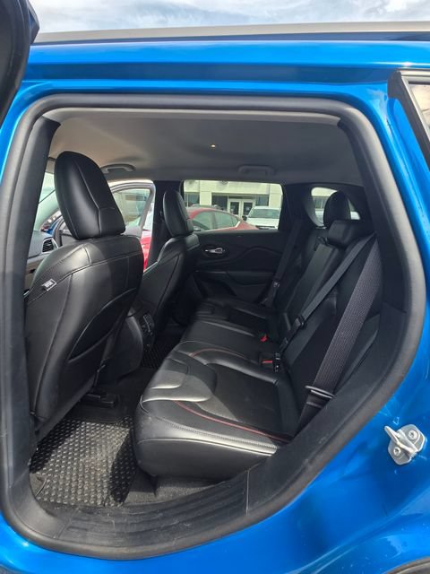 Used 2020 Jeep Cherokee Trailhawk w/ Cold Weather Group AWD/4WD image 11