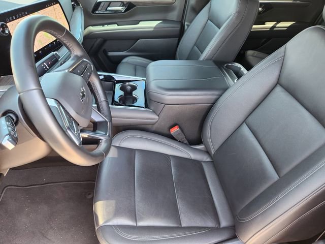 Used 2025 Chevrolet Suburban Z71 AWD/4WD image 8