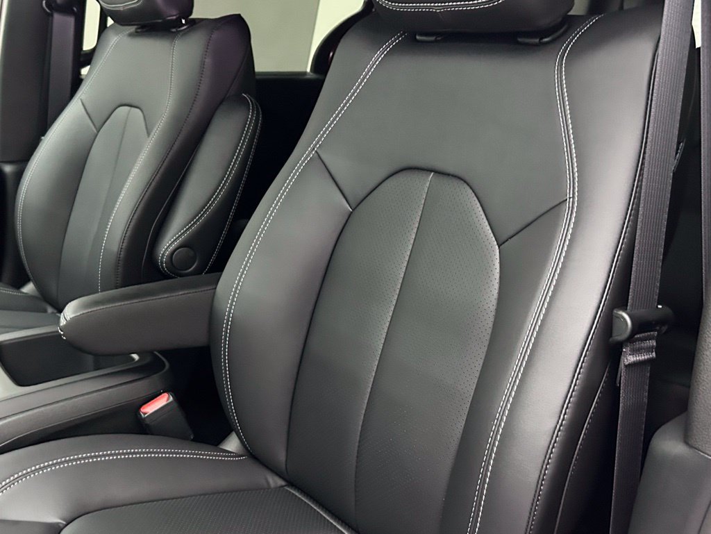 New 2026 Chrysler Pacifica Select AWD/4WD image 19