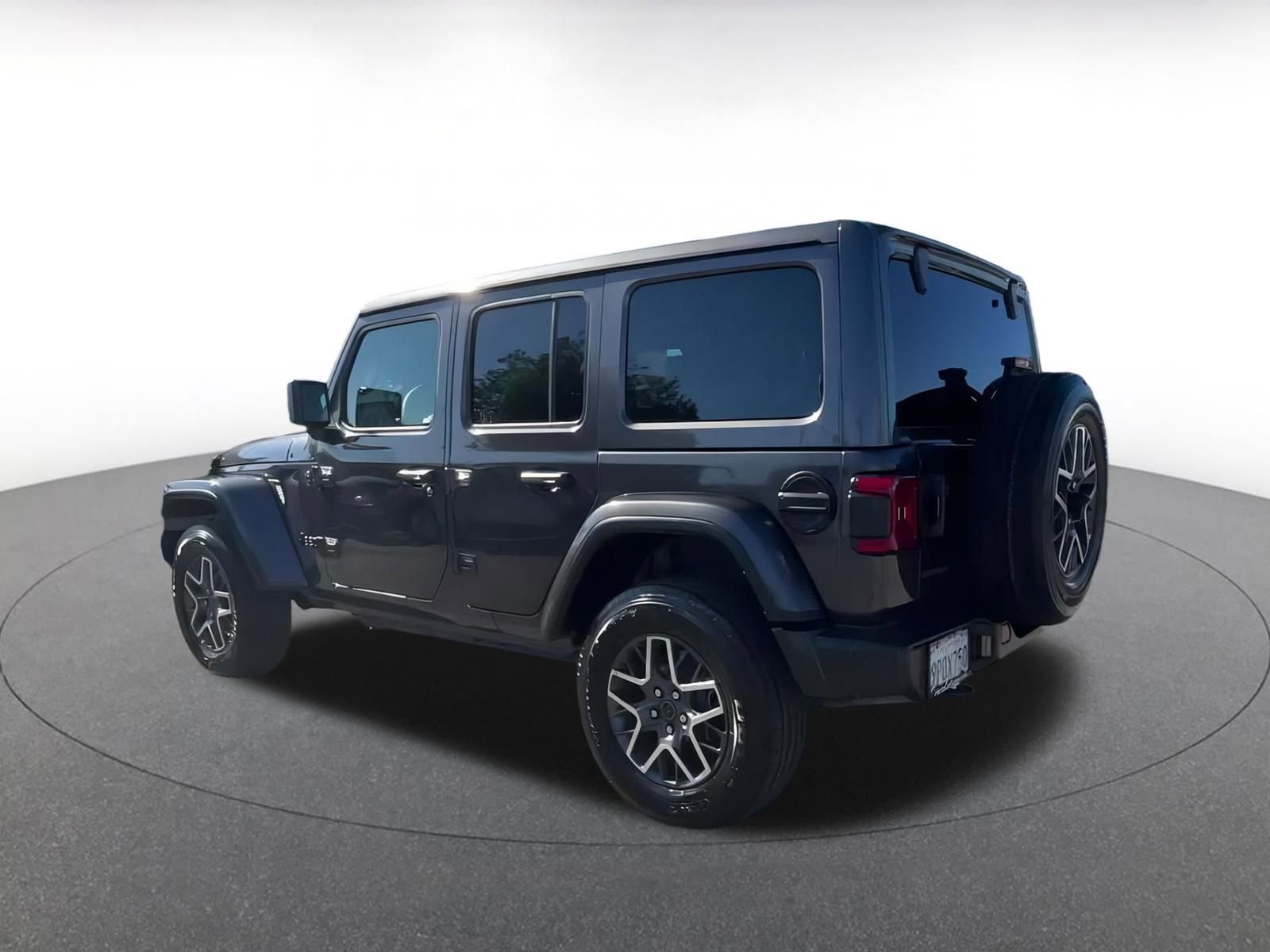 Used 2025 Jeep Wrangler Sahara image 9
