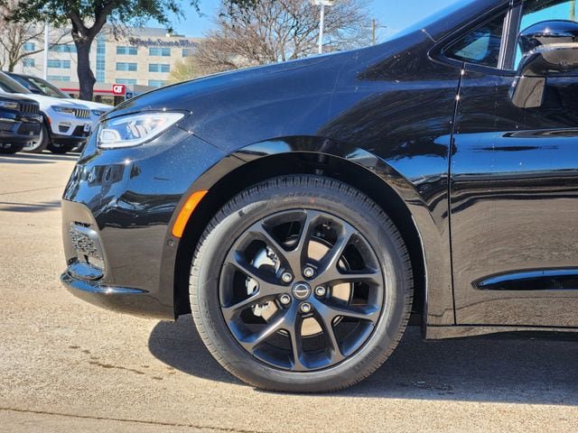 New 2026 Chrysler Pacifica Limited w/ S Appearance Package FWD image 6