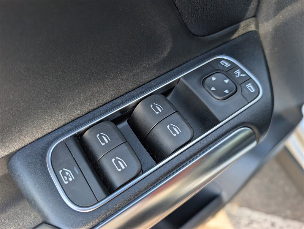 Used 2022 Mercedes-Benz GLA 250 4MATIC image 13