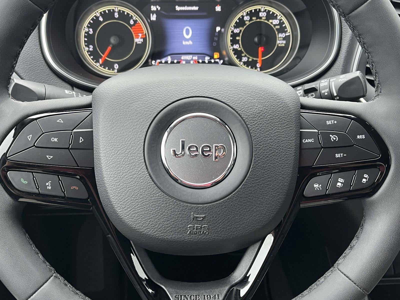 Used 2023 Jeep Cherokee Altitude Lux image 11