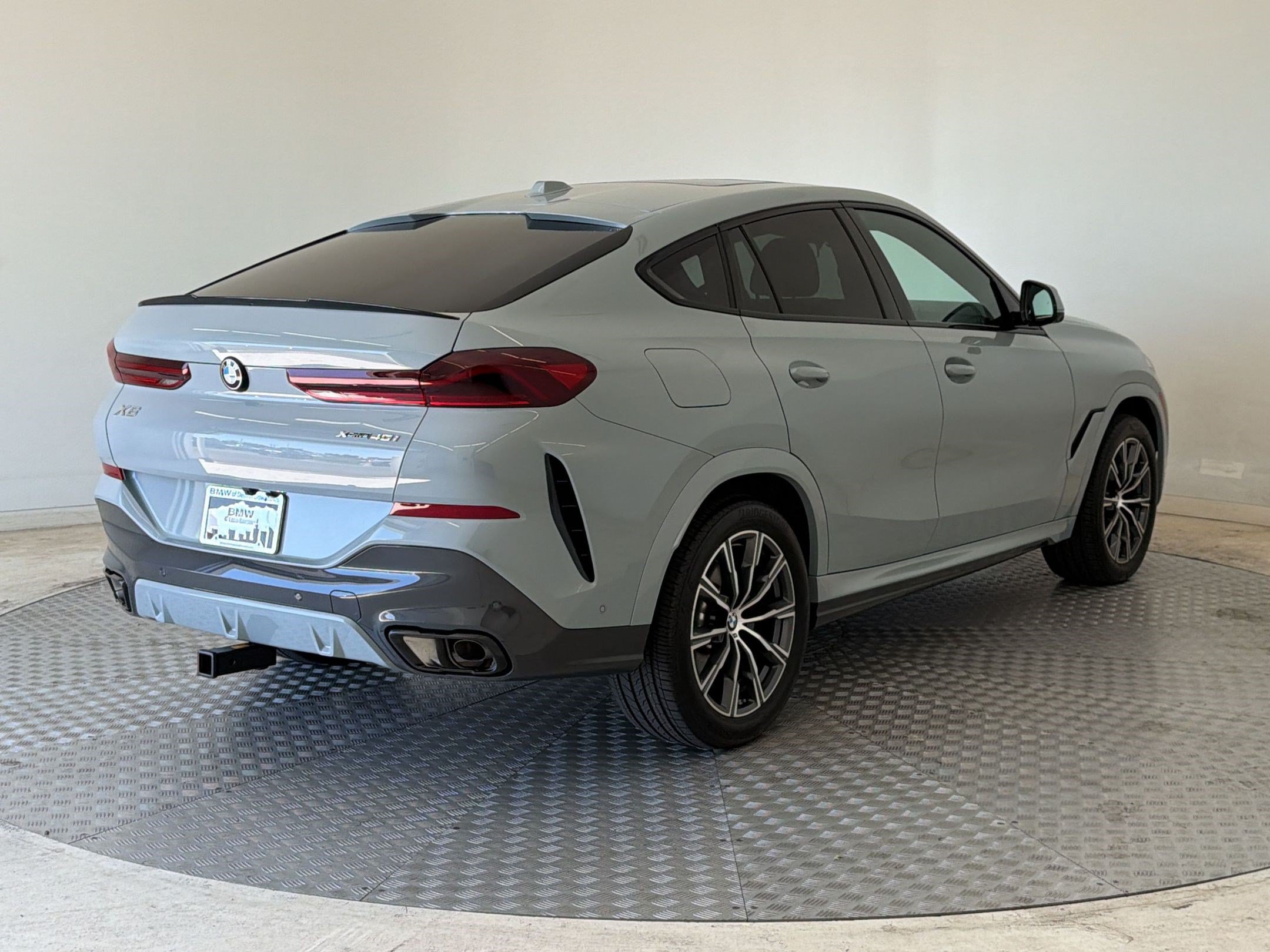 Used 2025 BMW X6 xDrive40i w/ Premium Package AWD/4WD image 9