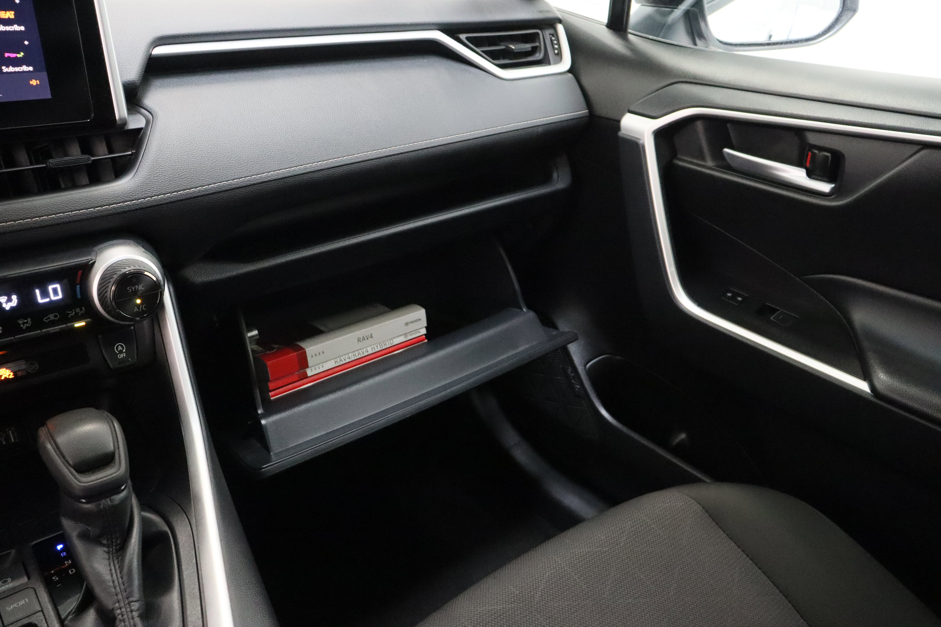 Certified 2025 Toyota RAV4 XLE FWD image 22