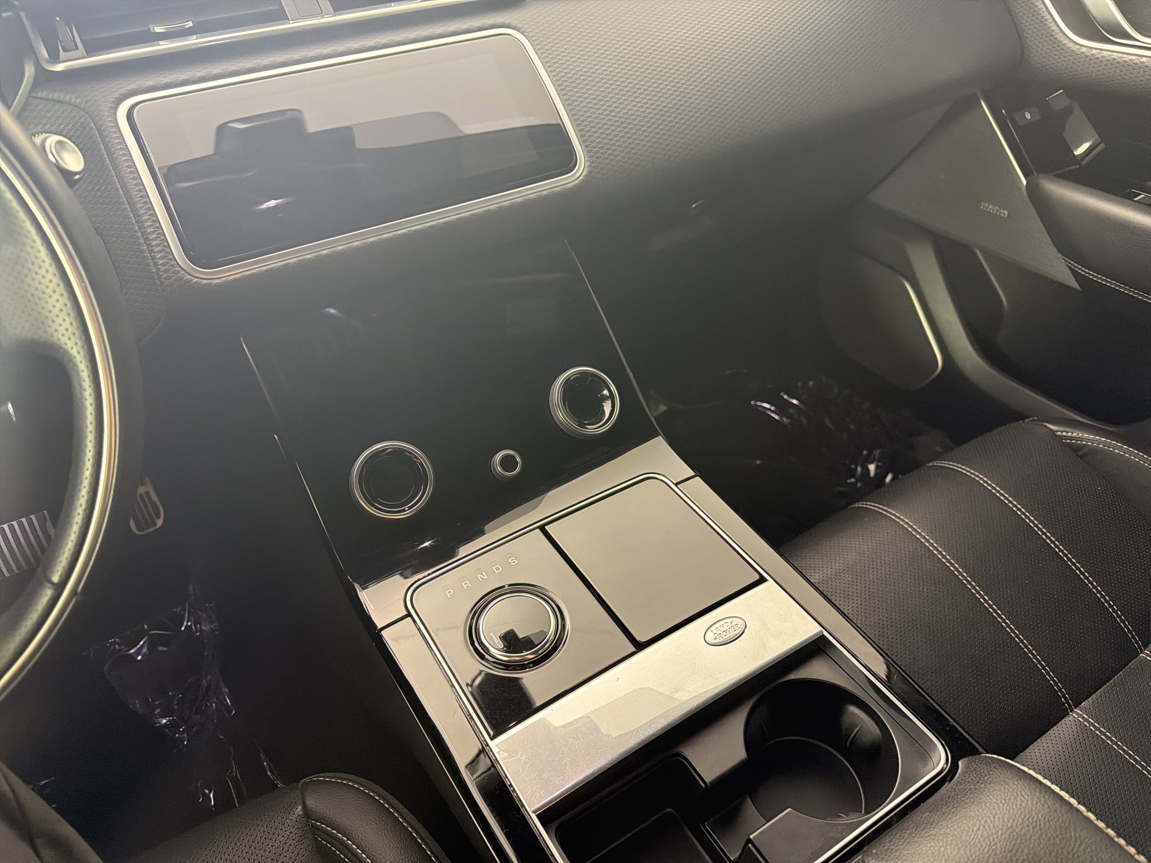 Used 2019 Land Rover Range Rover Velar R-Dynamic SE AWD/4WD image 13