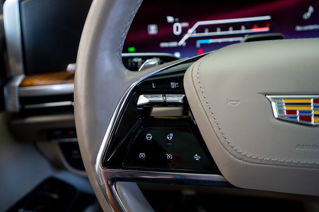 Used 2025 Cadillac Escalade ESV Sport Platinum w/ LPO, ONYX Package RWD image 33