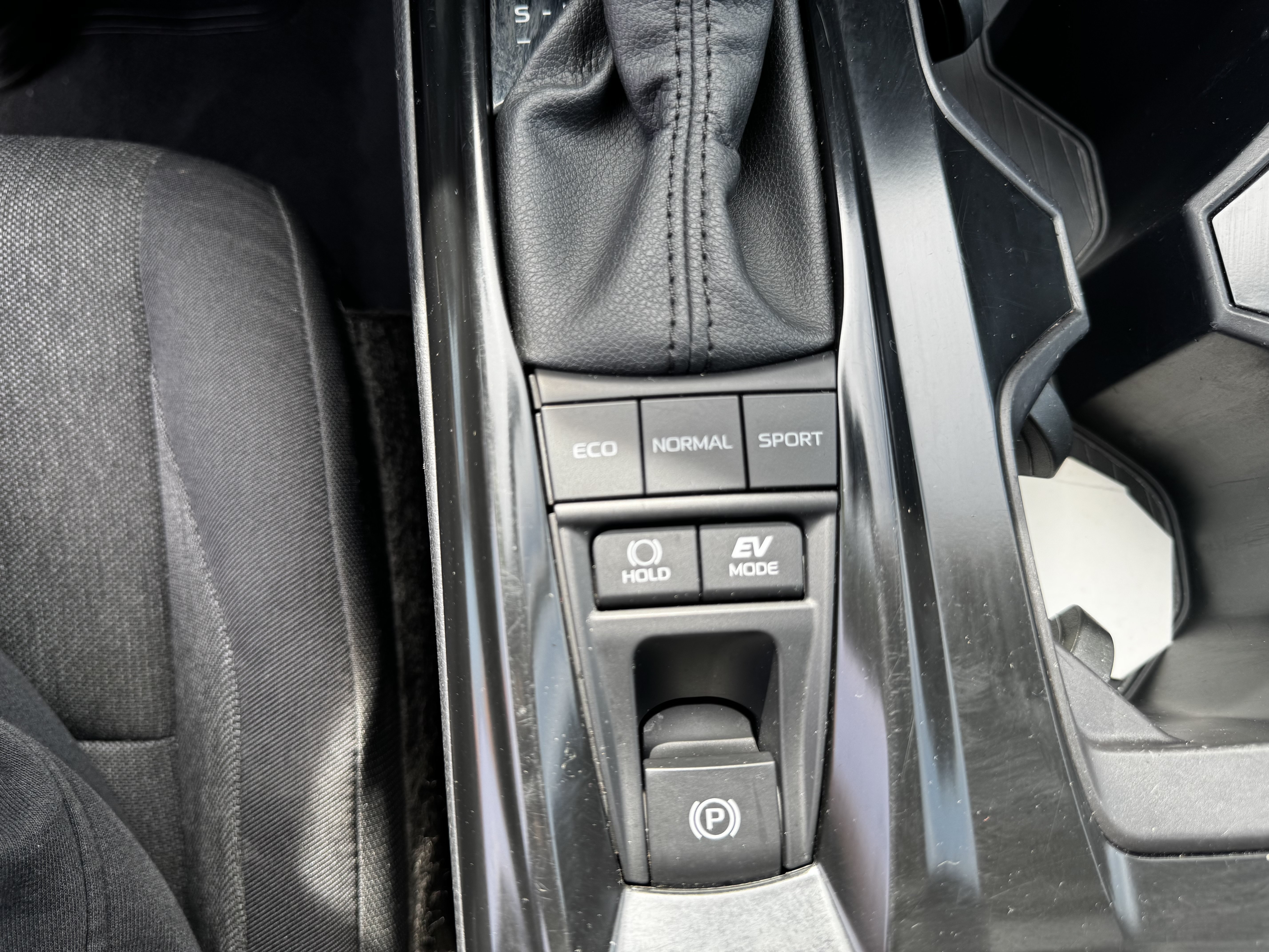 Certified 2025 Toyota Camry LE FWD image 9