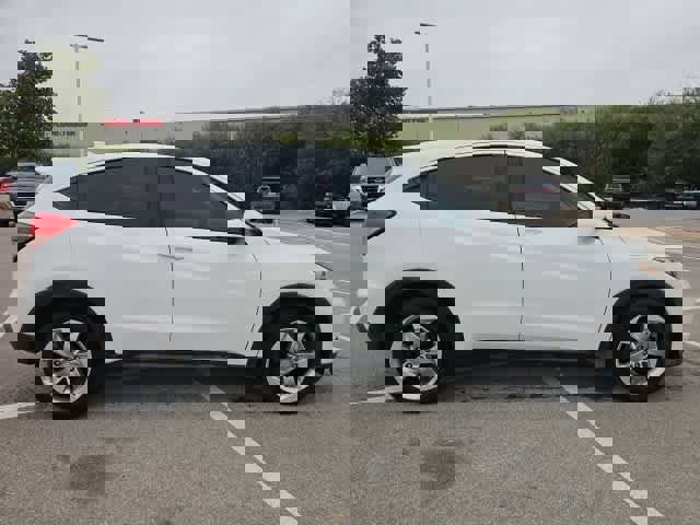 Used 2017 Honda HR-V LX image 4