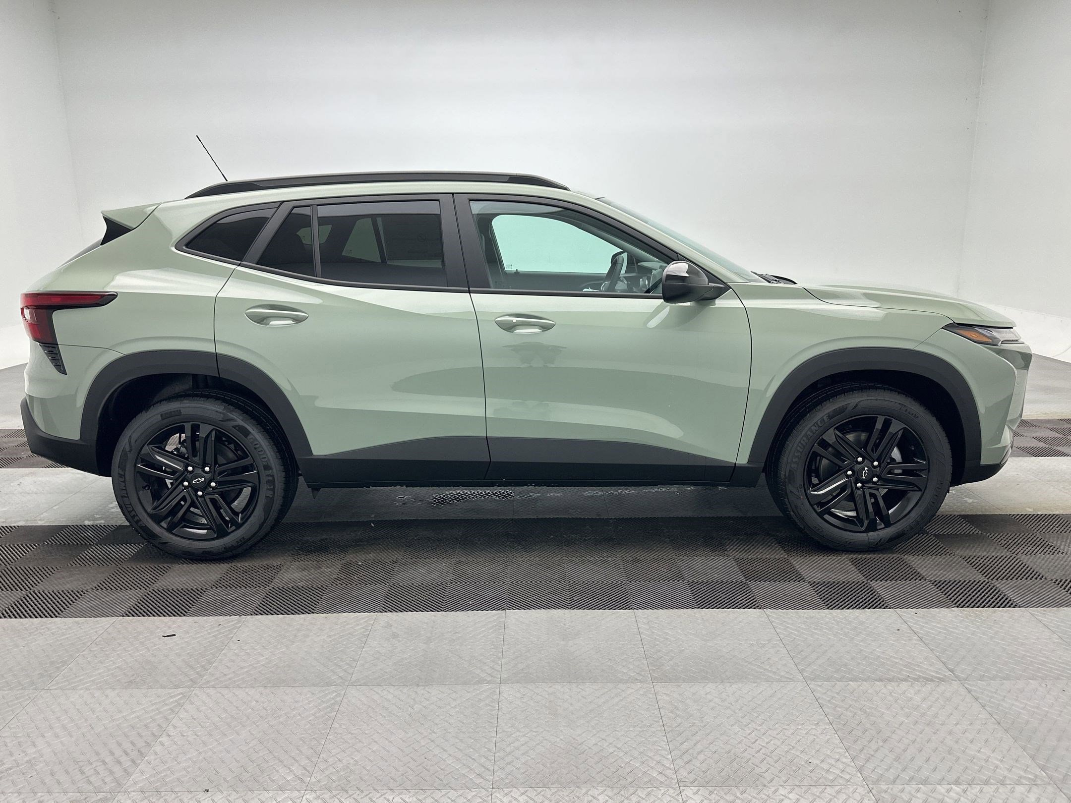 New 2026 Chevrolet Trax ACTIV w/ Driver Confidence Package FWD image 8