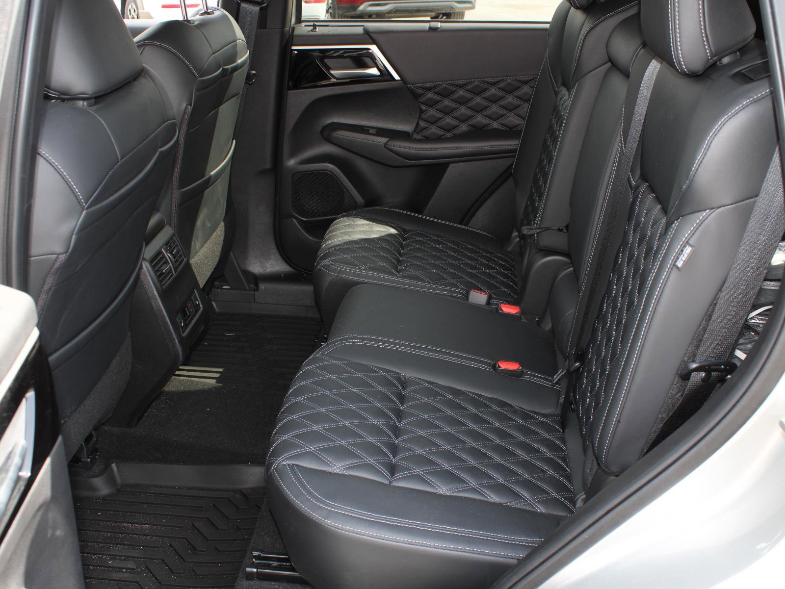 Used 2024 Mitsubishi Outlander SEL image 17