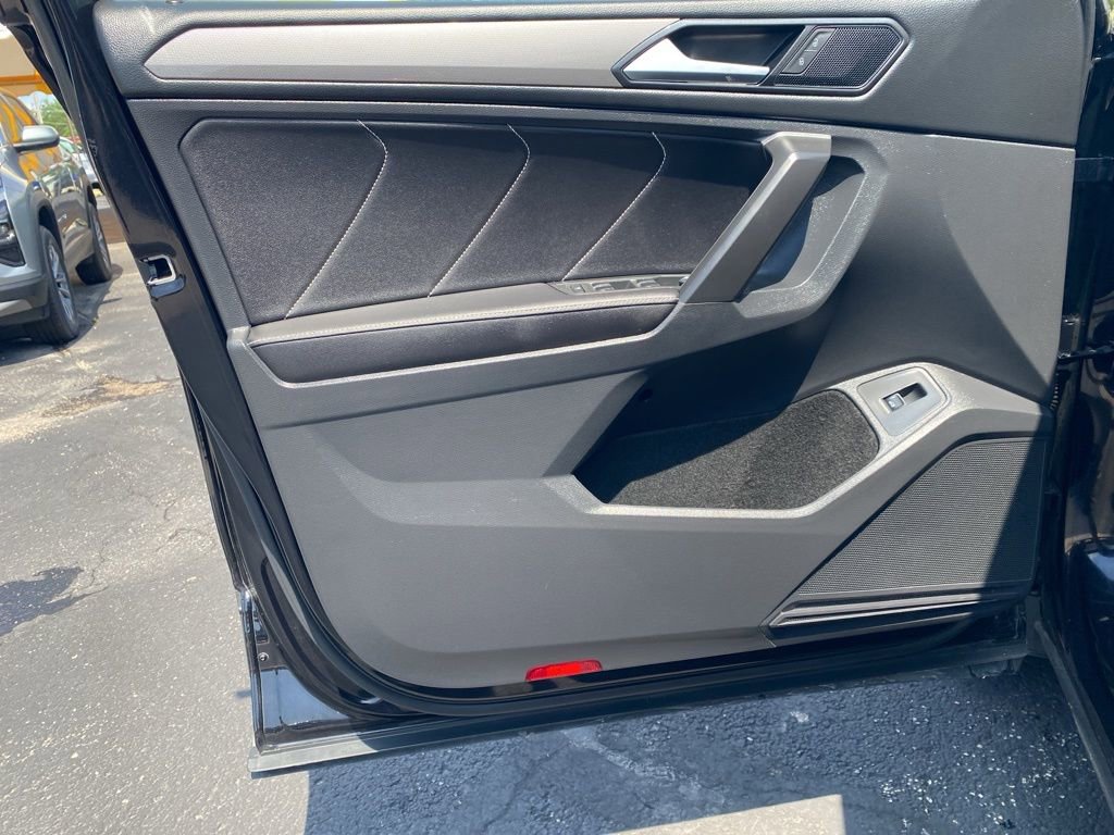 Used 2024 Volkswagen Tiguan SE image 17