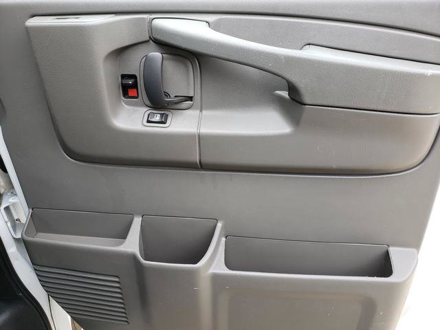 Used 2015 Chevrolet Express 2500 RWD image 16